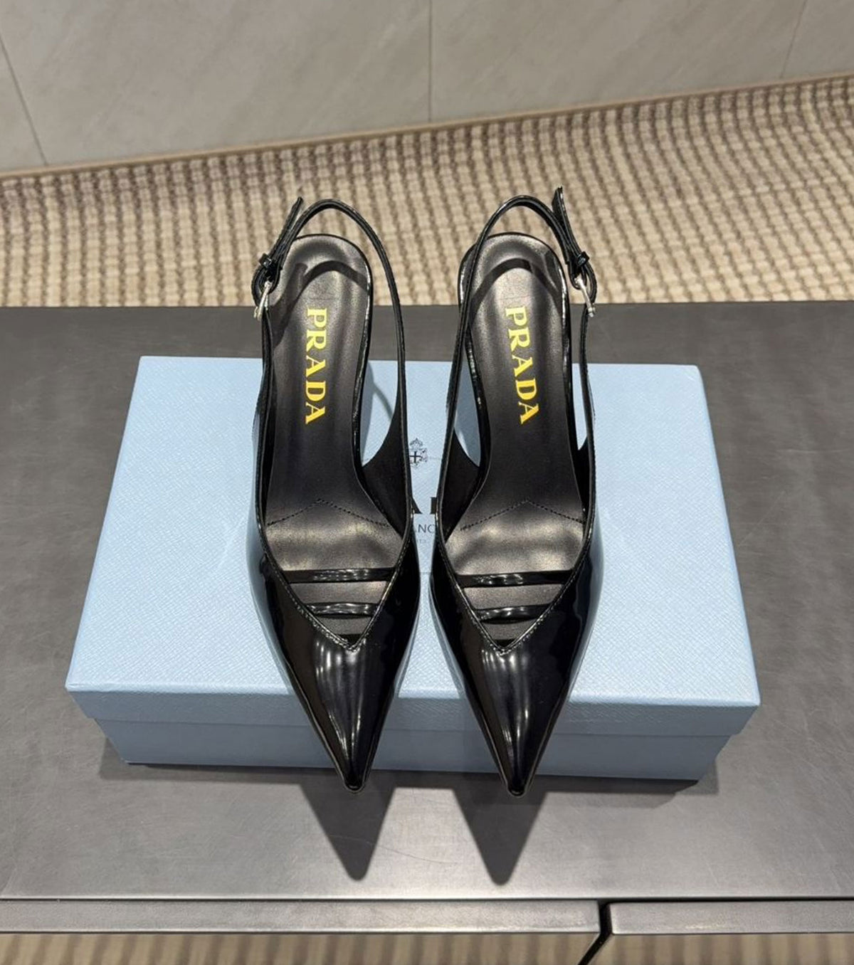 Кожени обувки на висок ток 