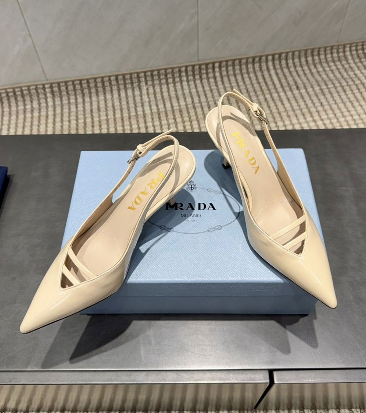 Кожени обувки на висок ток 