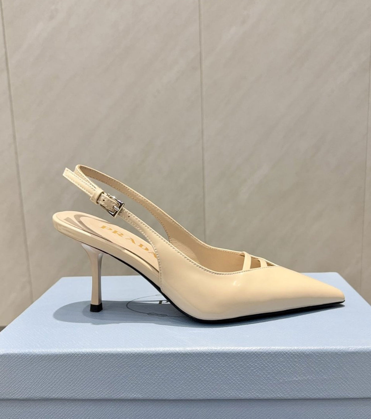 Кожени обувки на висок ток 