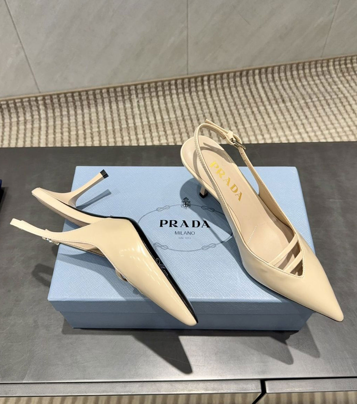 Кожени обувки на висок ток 