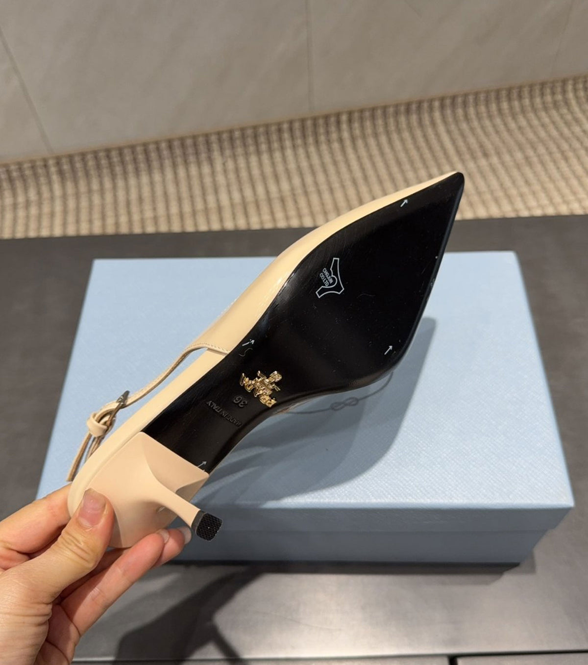 Кожени обувки на висок ток 