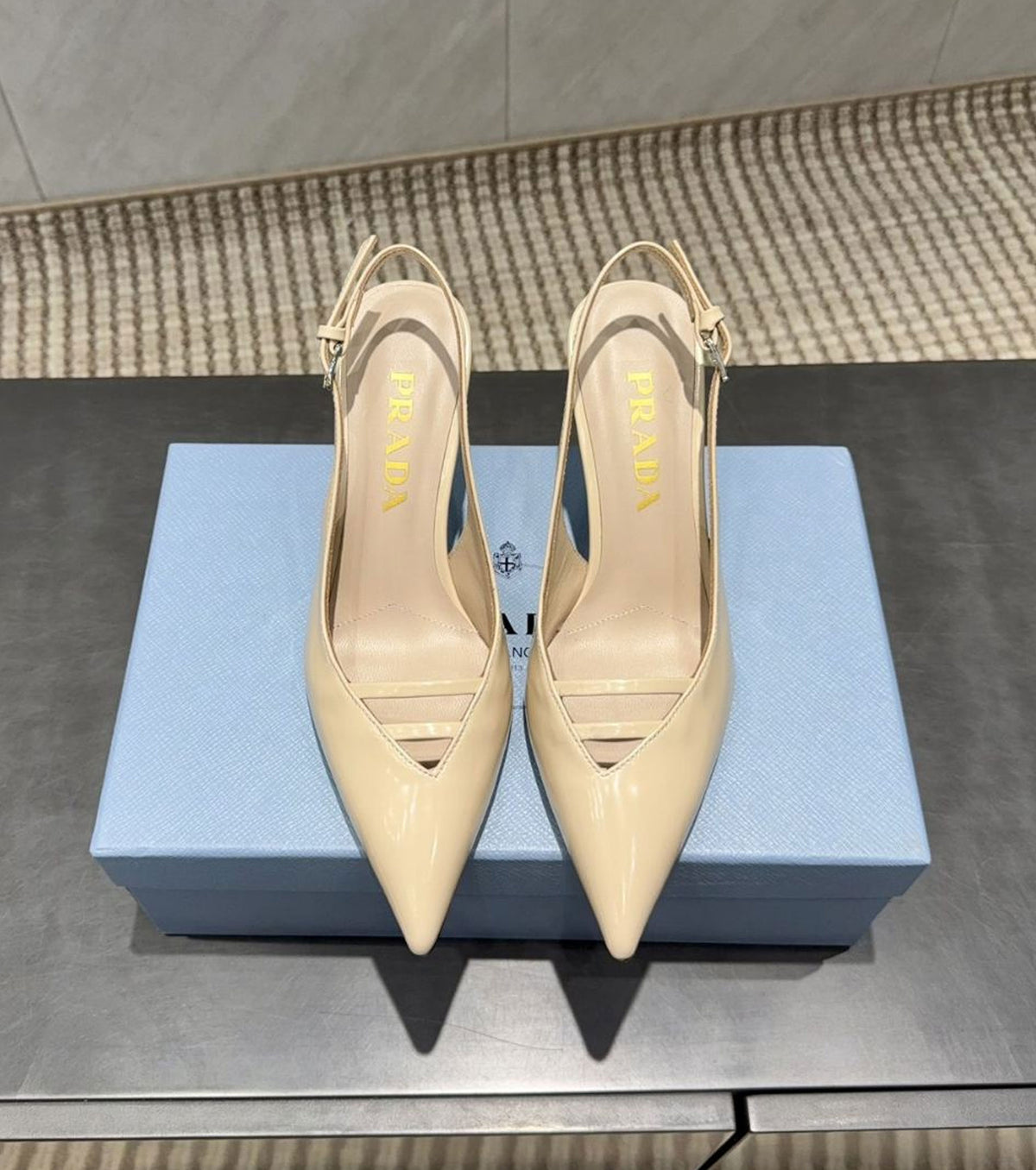 Кожени обувки на висок ток 