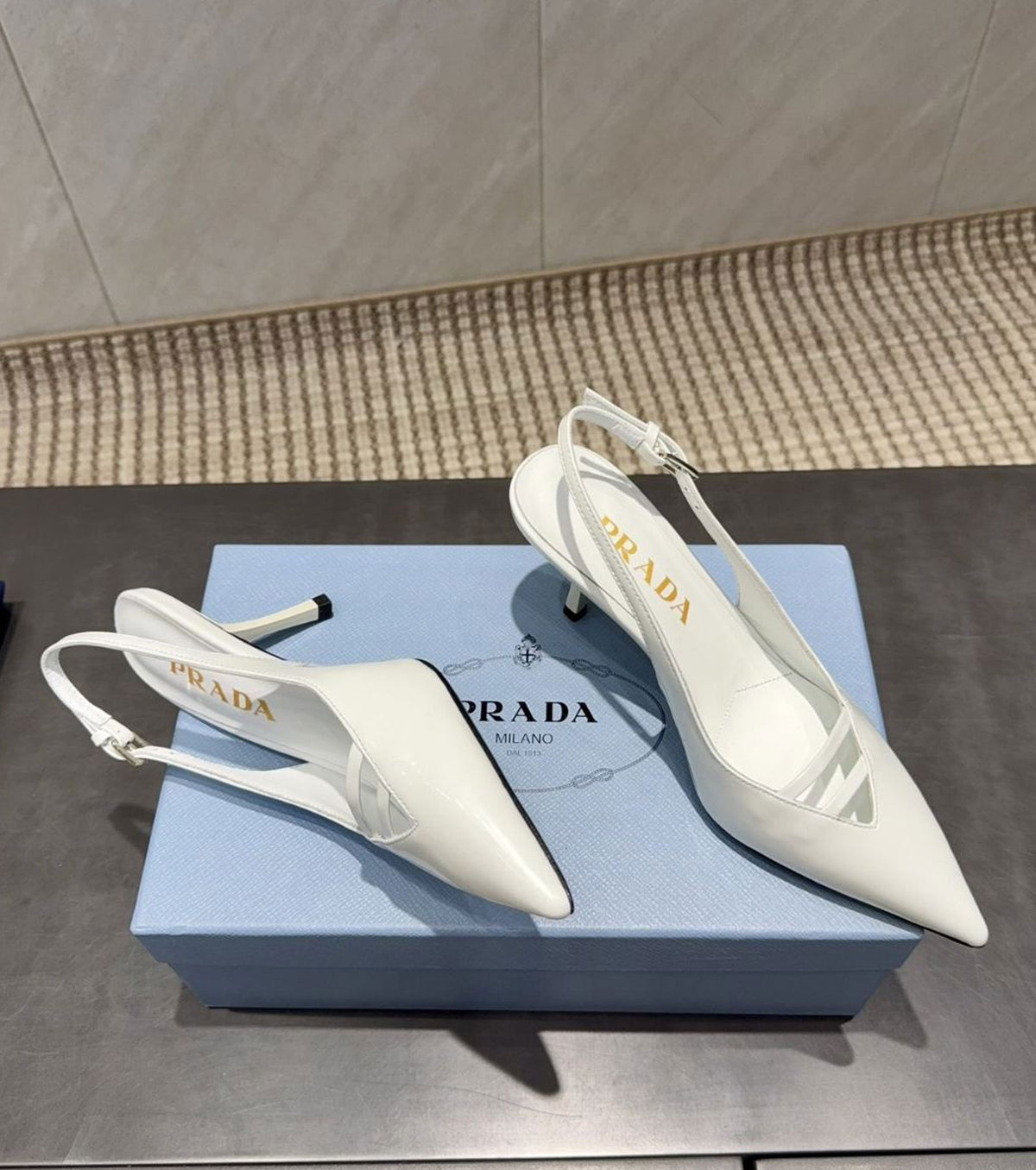 Кожени обувки на висок ток 