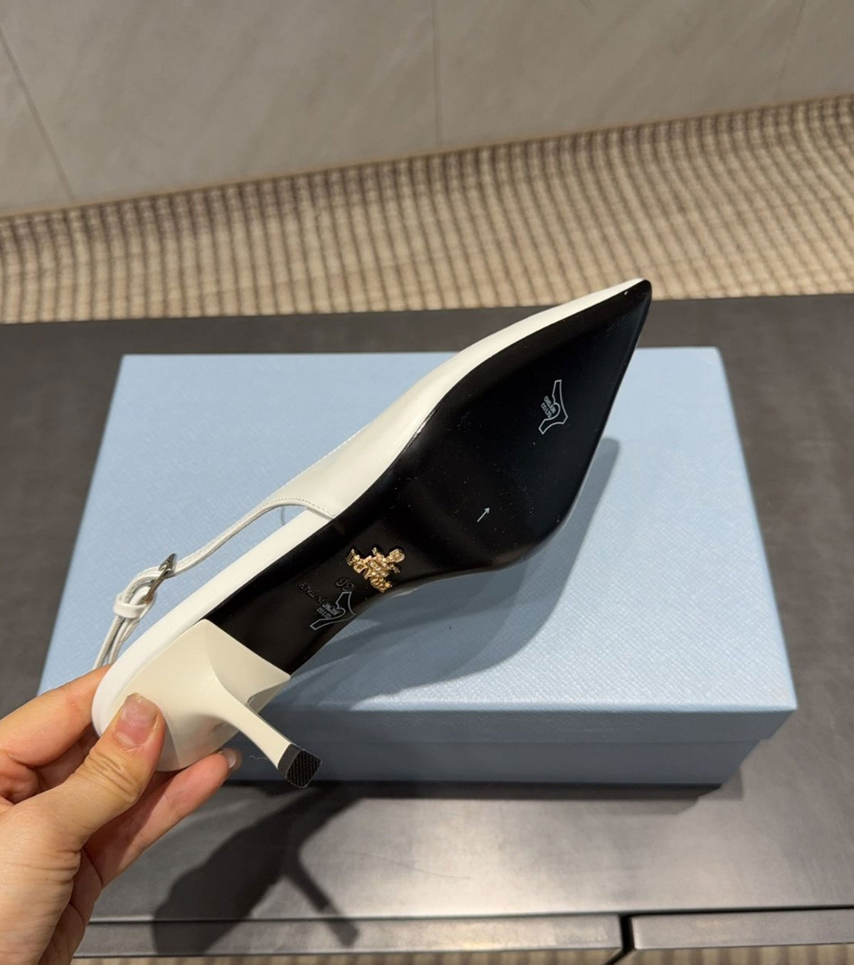 Кожени обувки на висок ток 