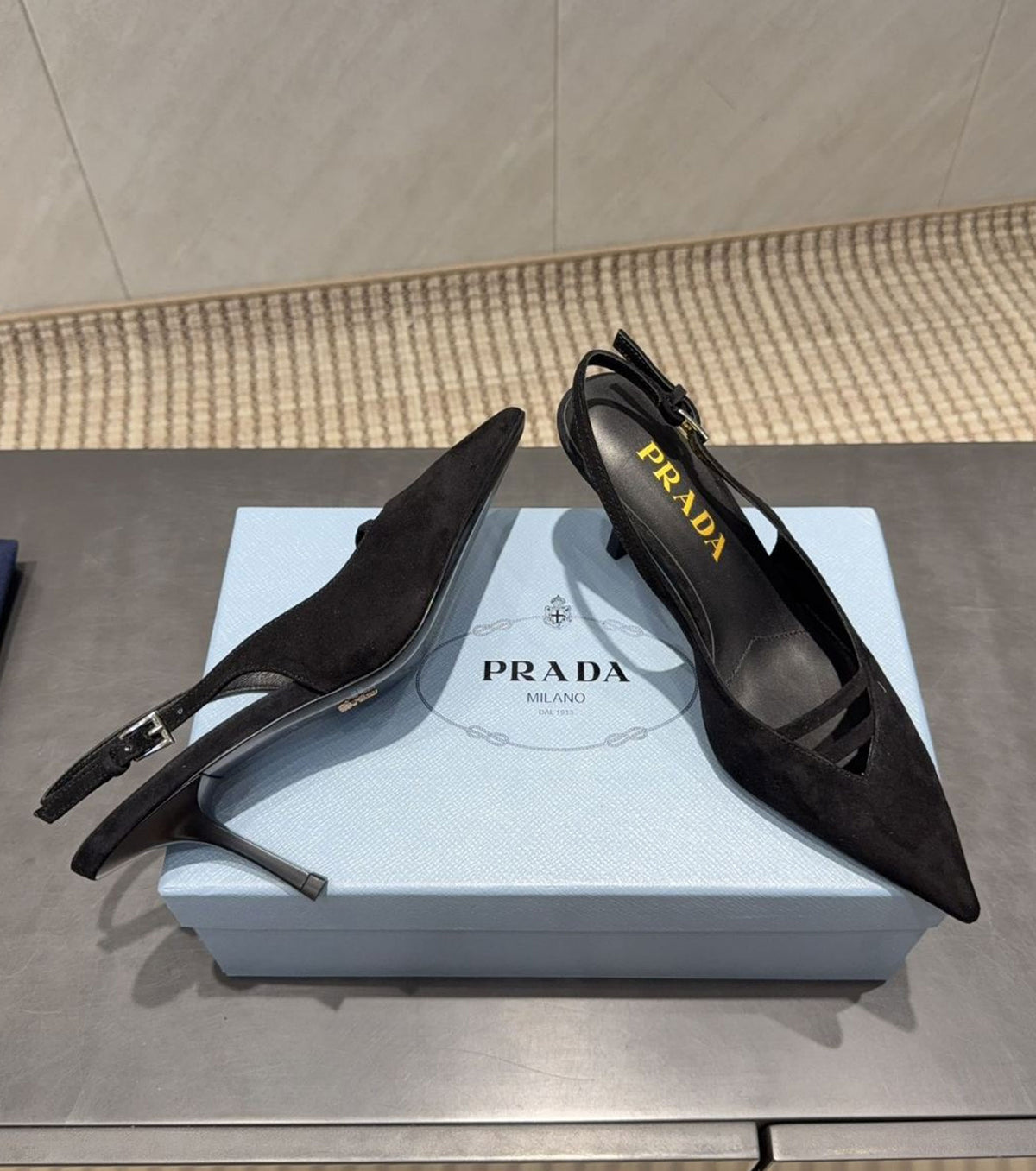 Велурени обувки на висок ток 