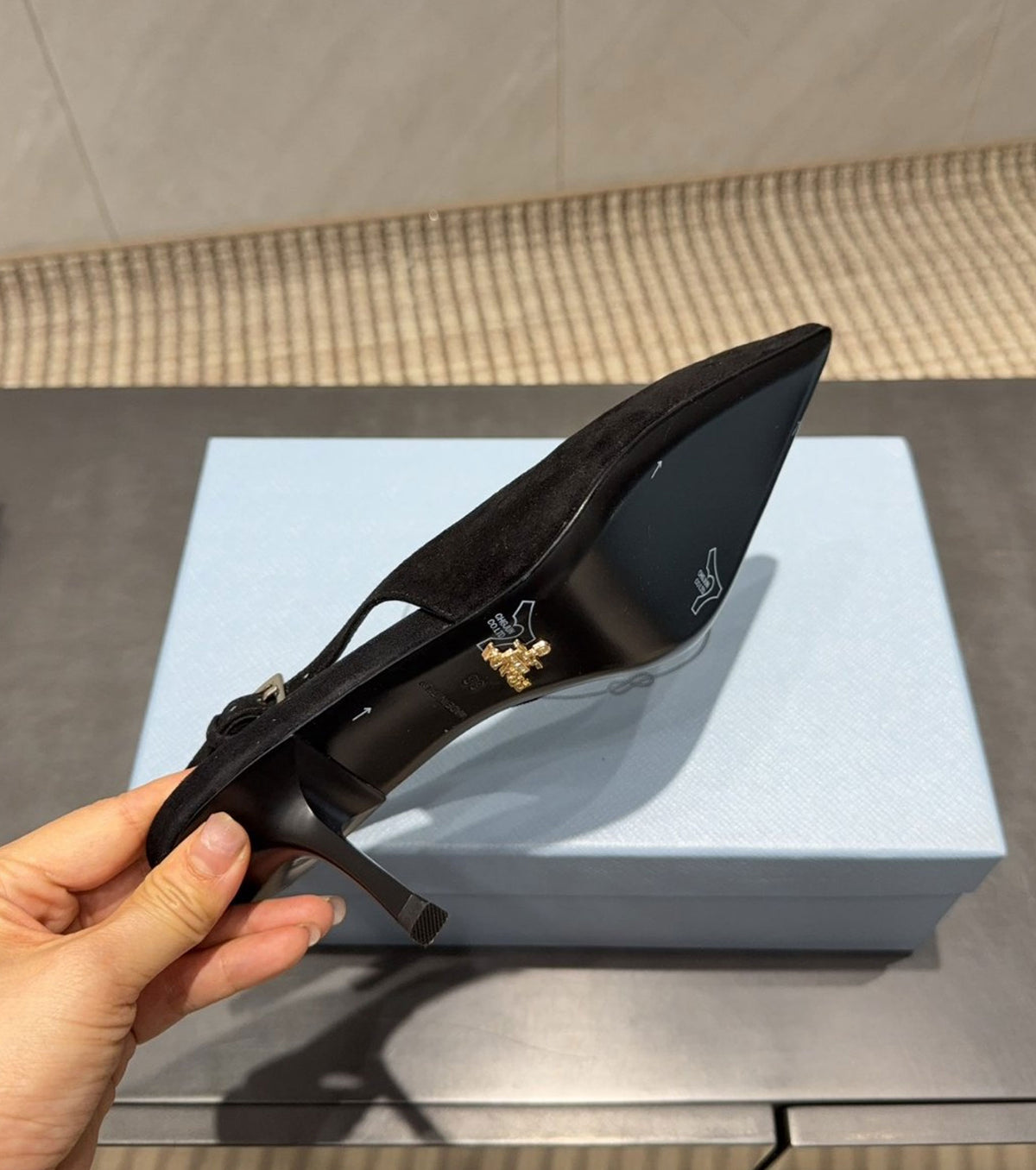 Велурени обувки на висок ток 