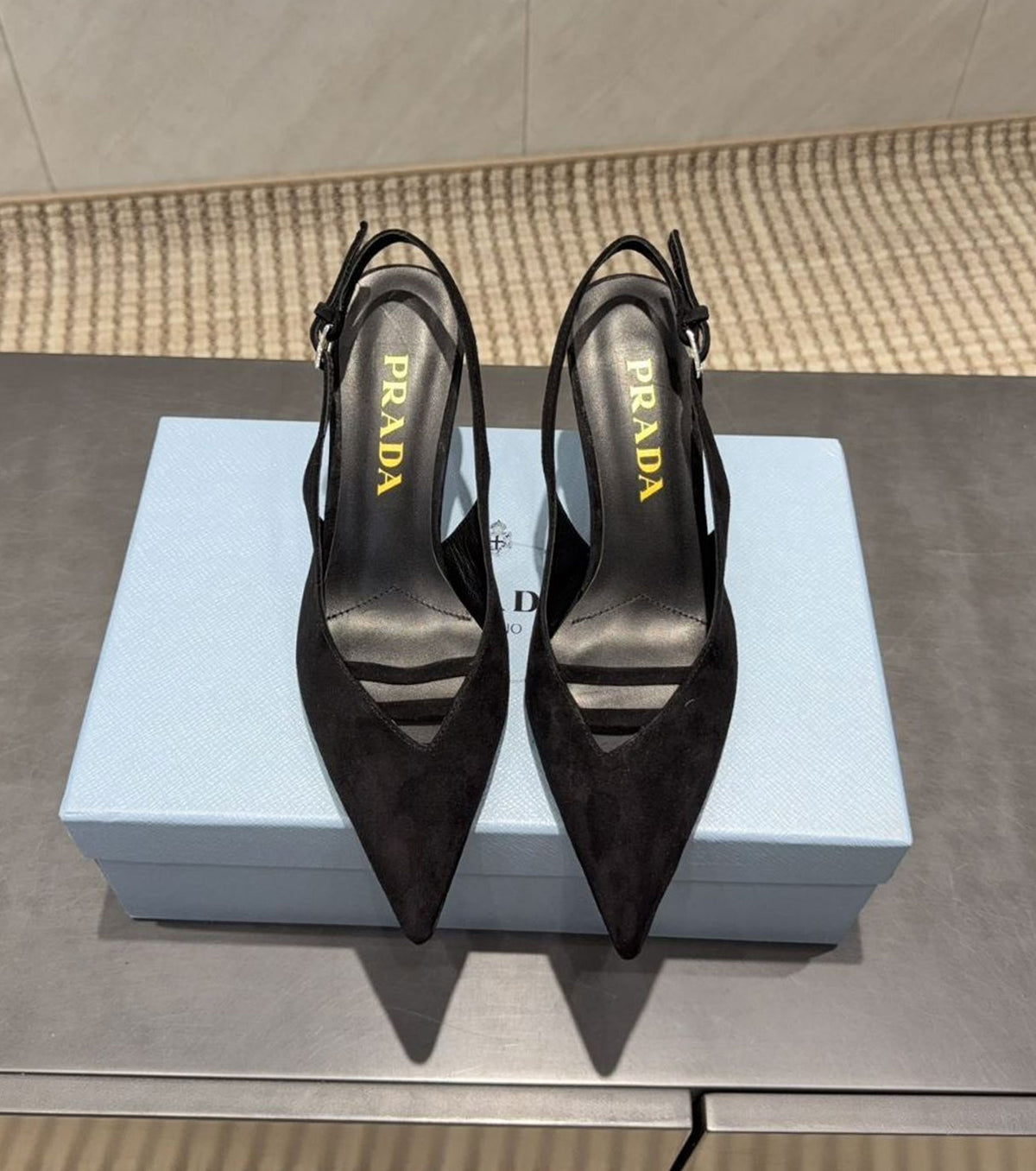 Велурени обувки на висок ток 