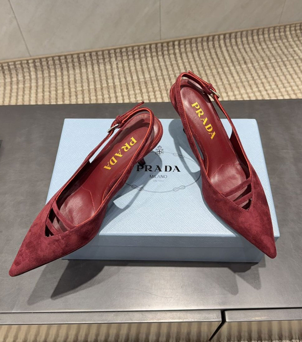 Велурени обувки на висок ток 