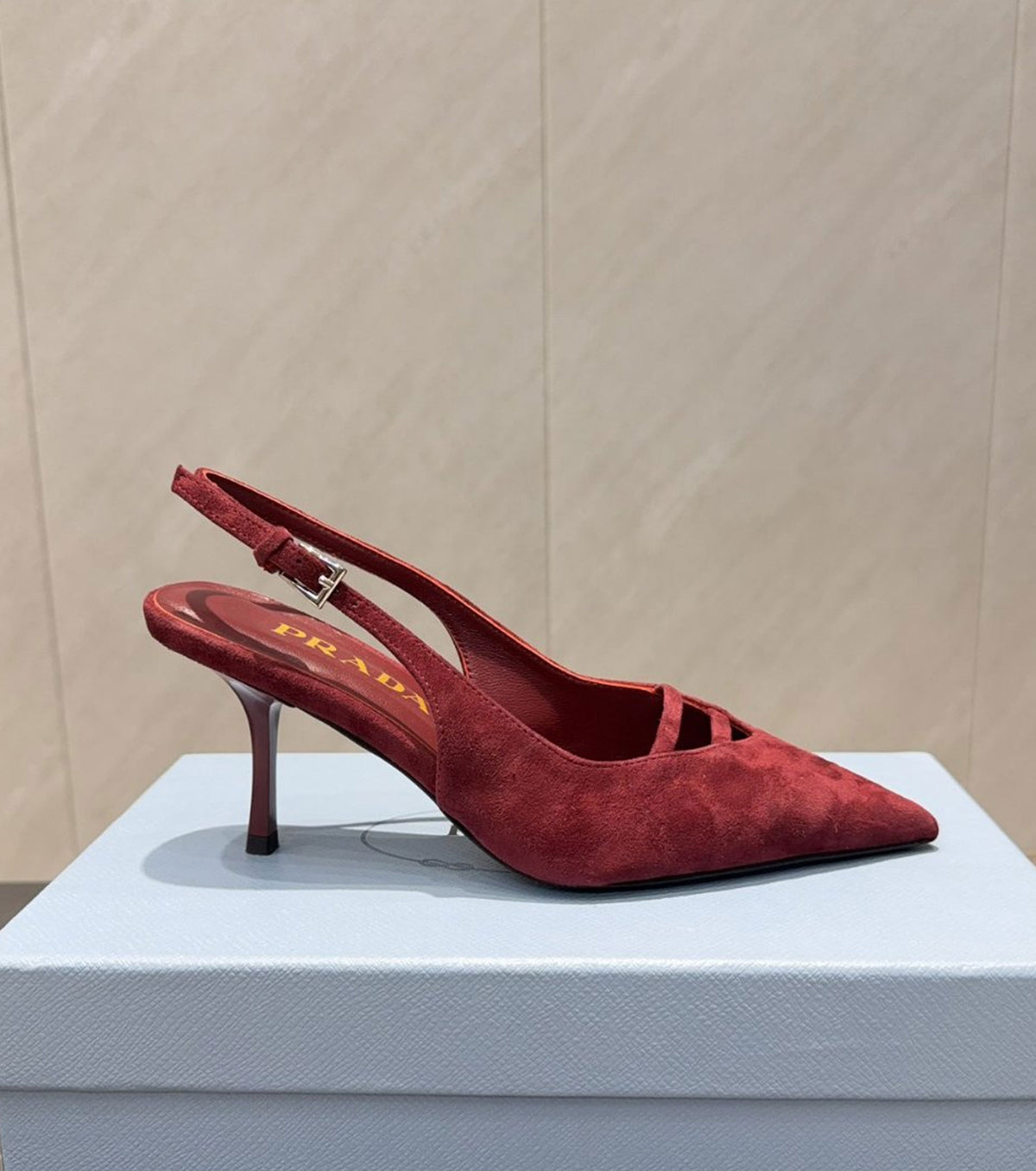 Велурени обувки на висок ток 