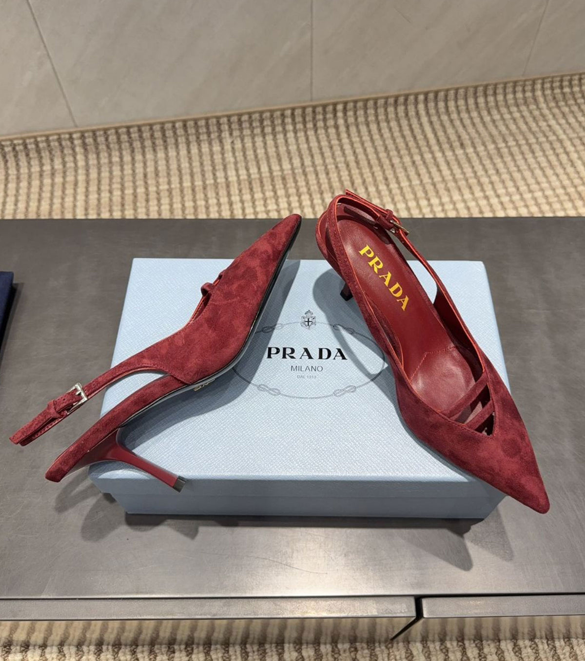 Велурени обувки на висок ток 