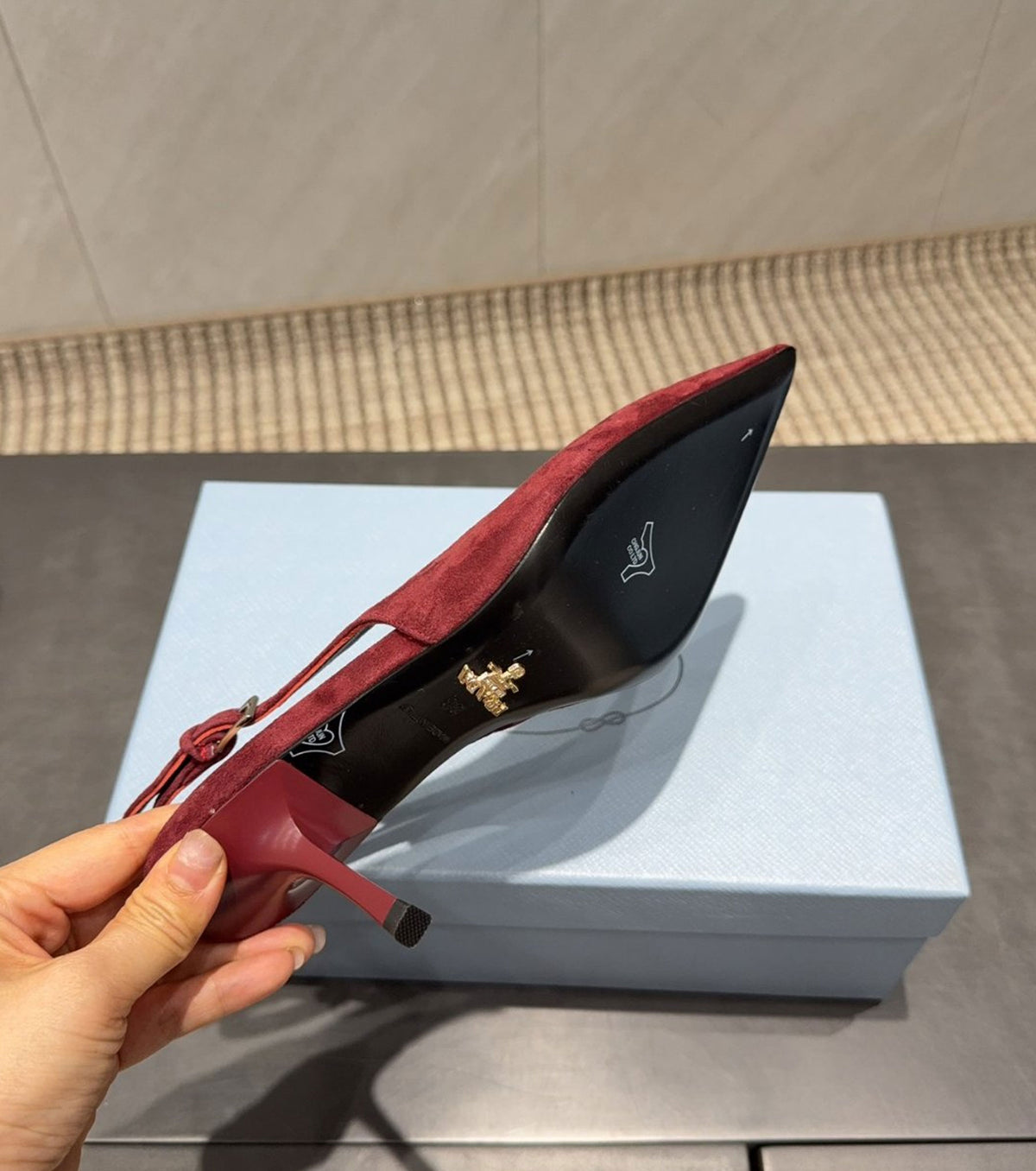 Велурени обувки на висок ток 