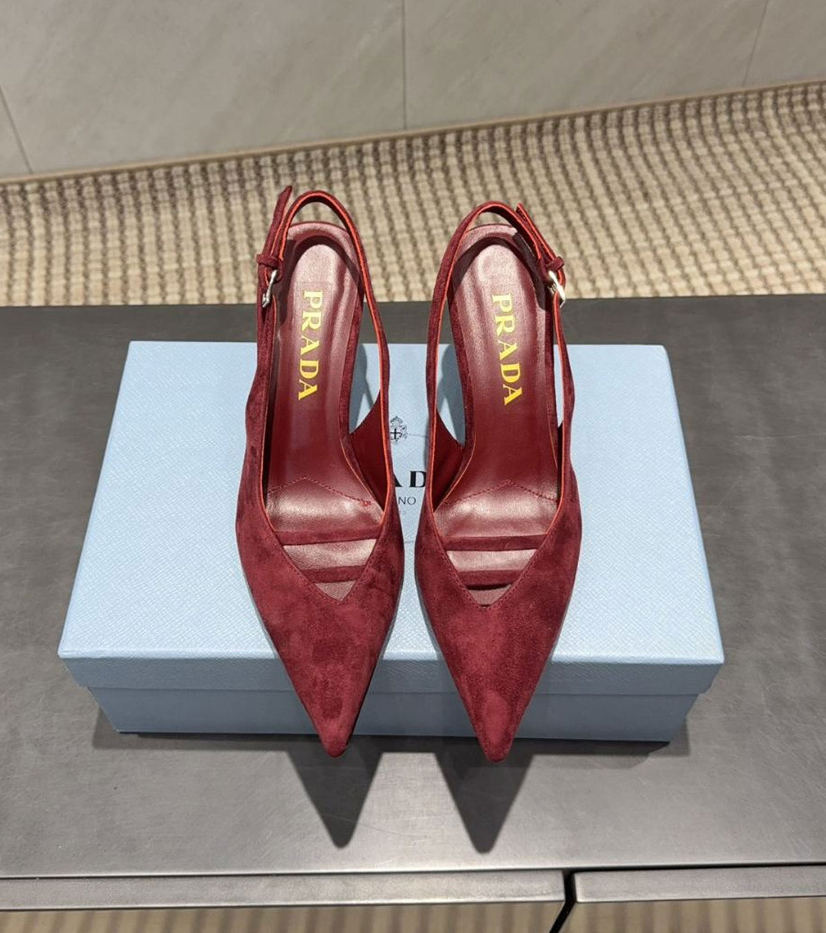 Велурени обувки на висок ток 