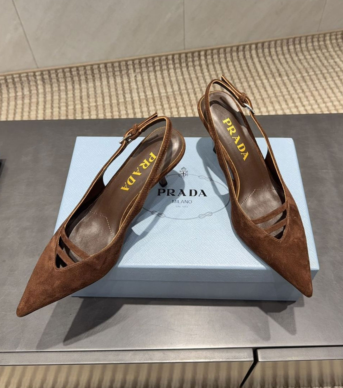 Велурени обувки на висок ток 