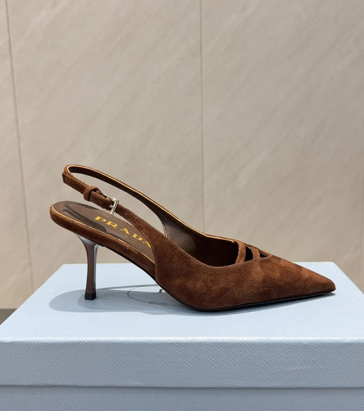 Велурени обувки на висок ток 