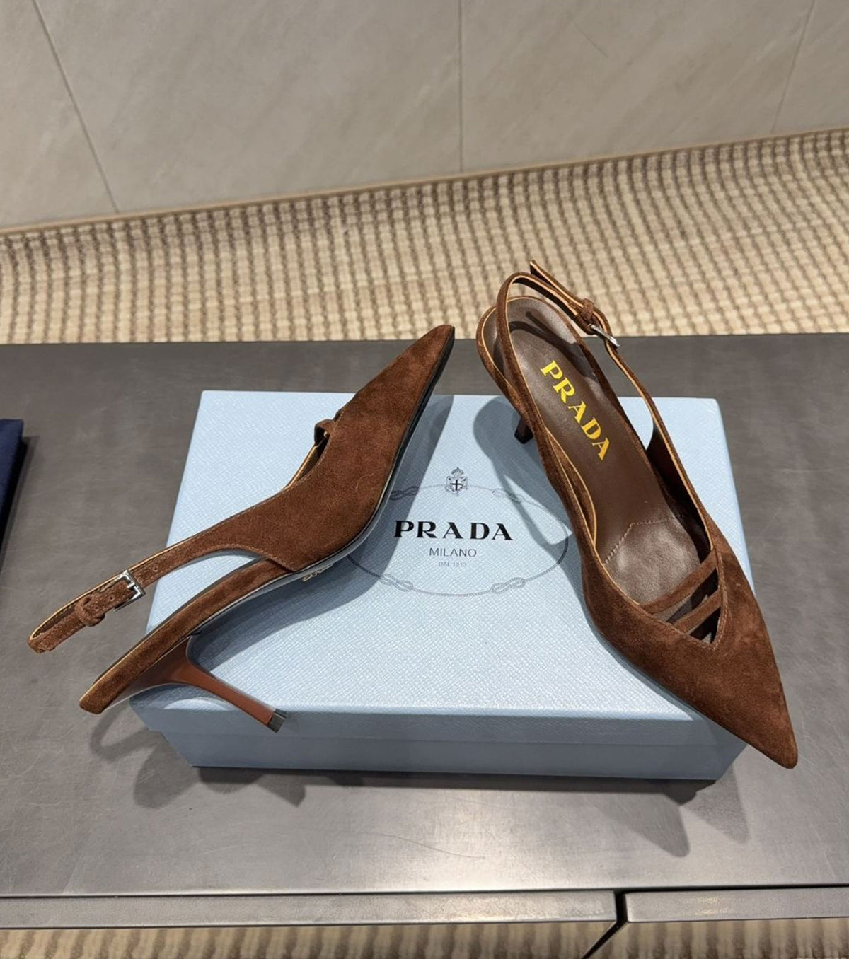 Велурени обувки на висок ток 