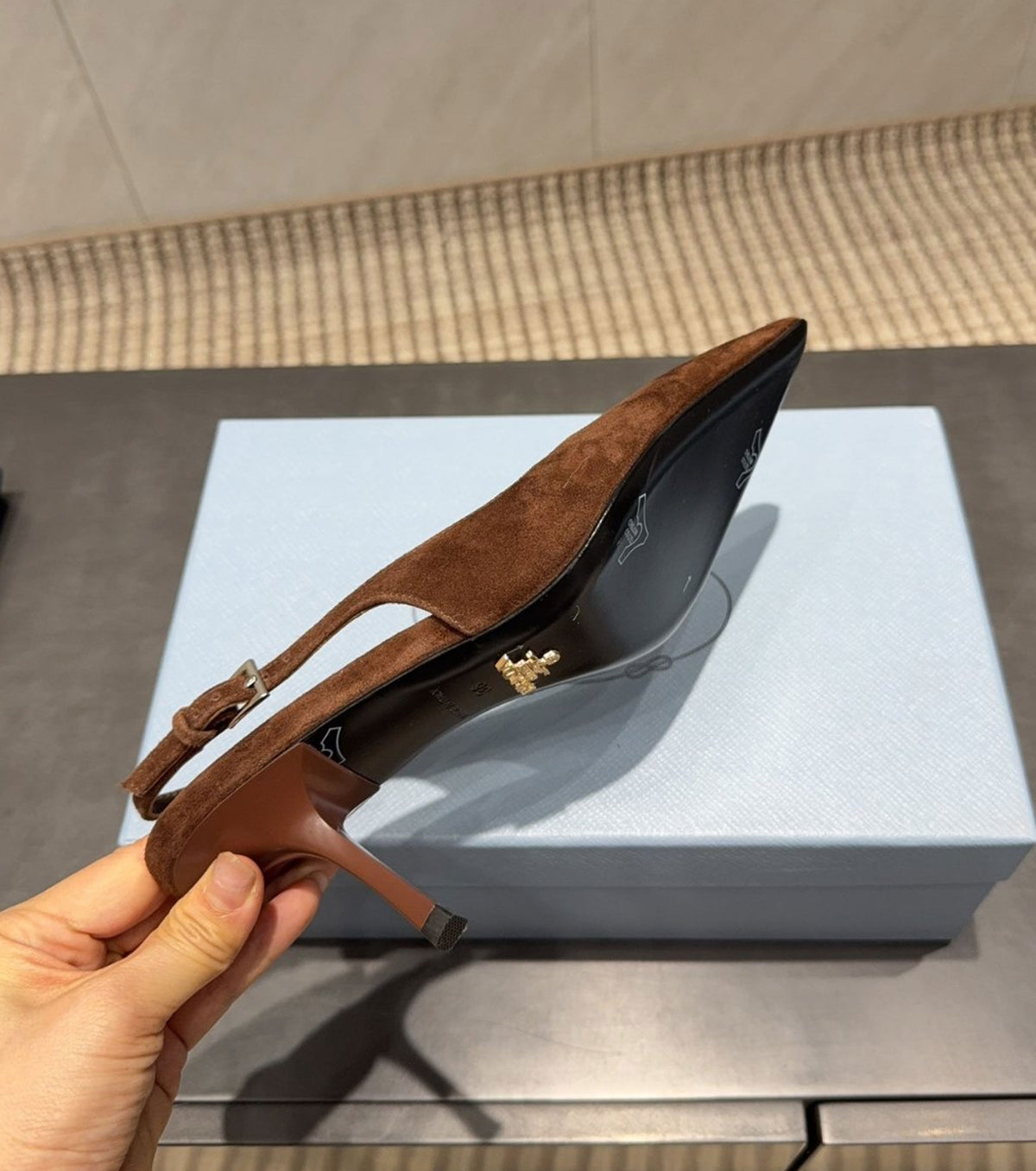 Велурени обувки на висок ток 