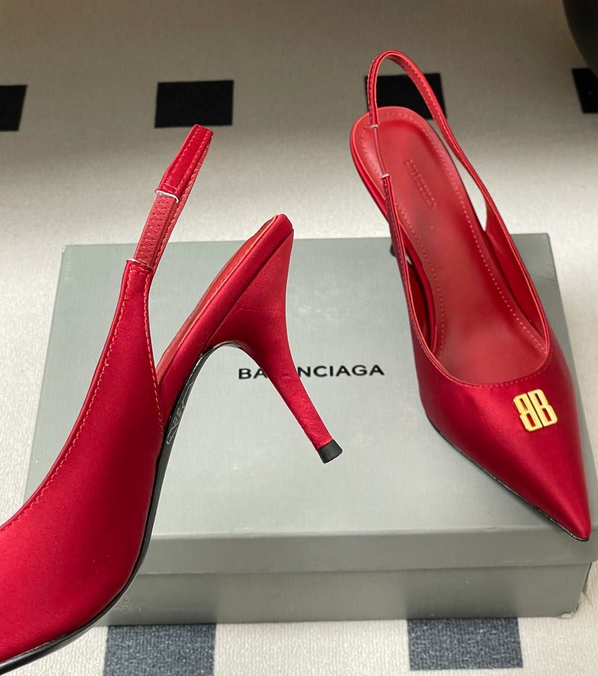 Полуотворени обувки на висок ток BB