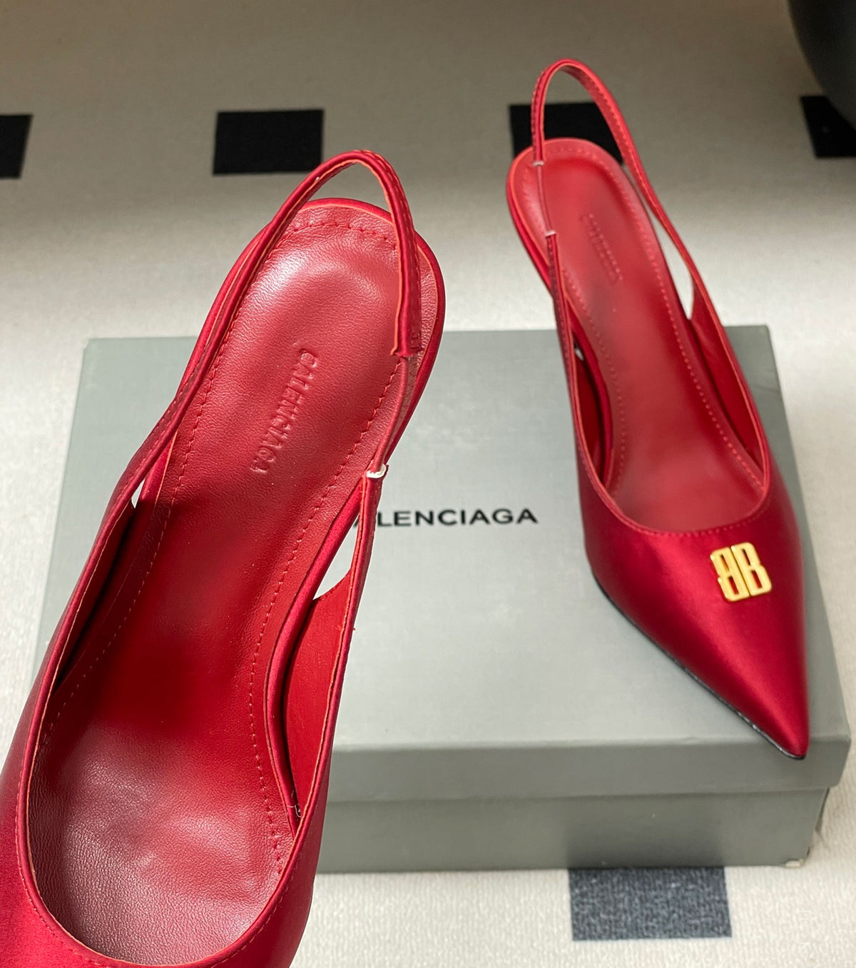 Полуотворени обувки на висок ток BB