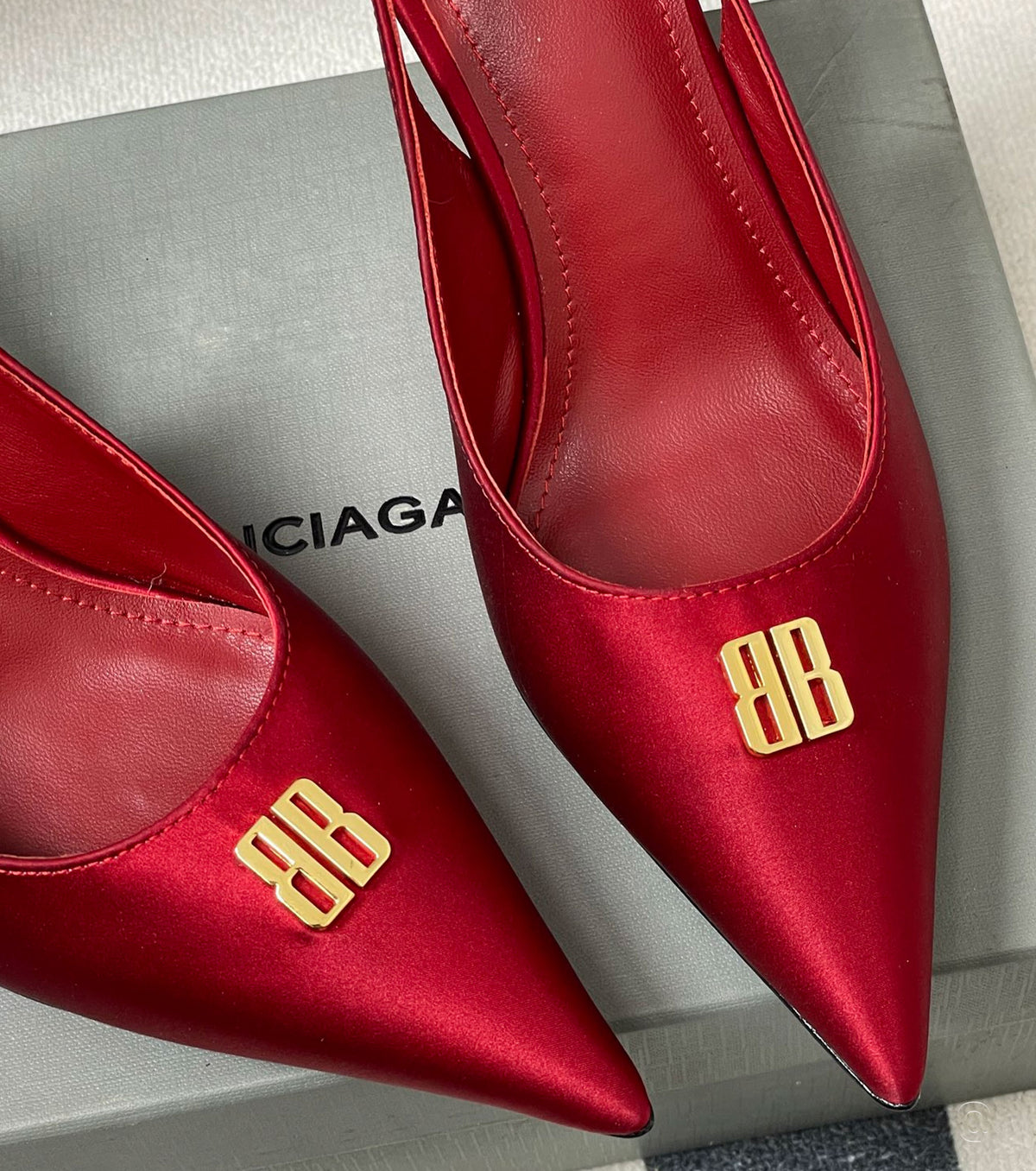 Полуотворени обувки на висок ток BB