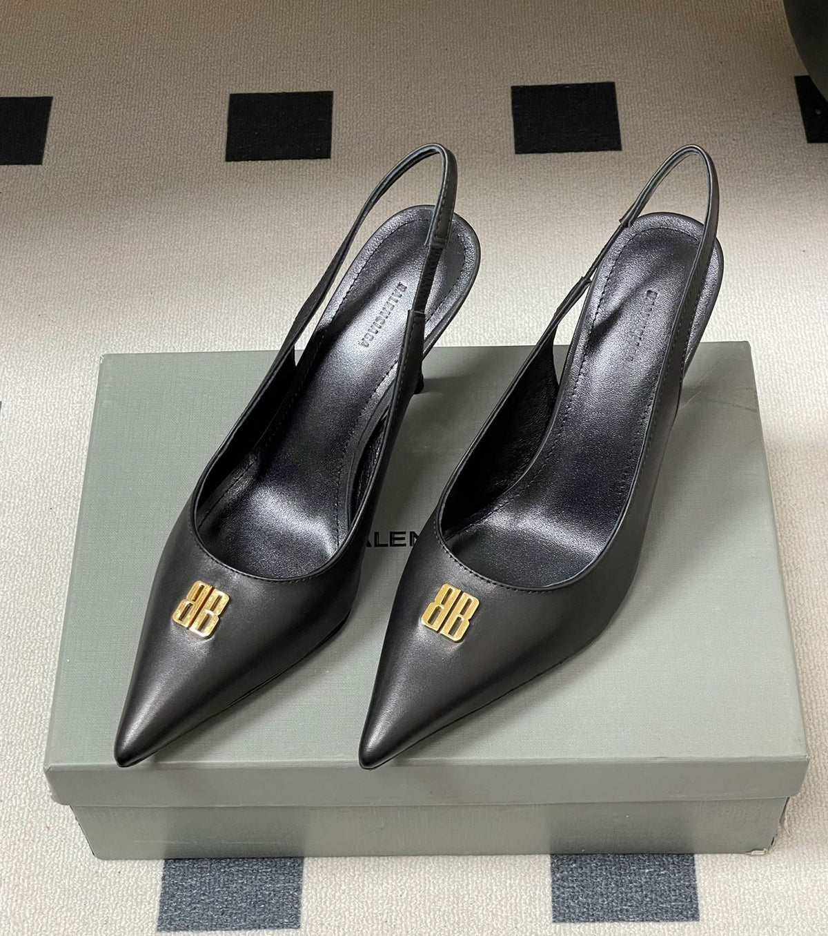 Полуотворени обувки на висок ток BB