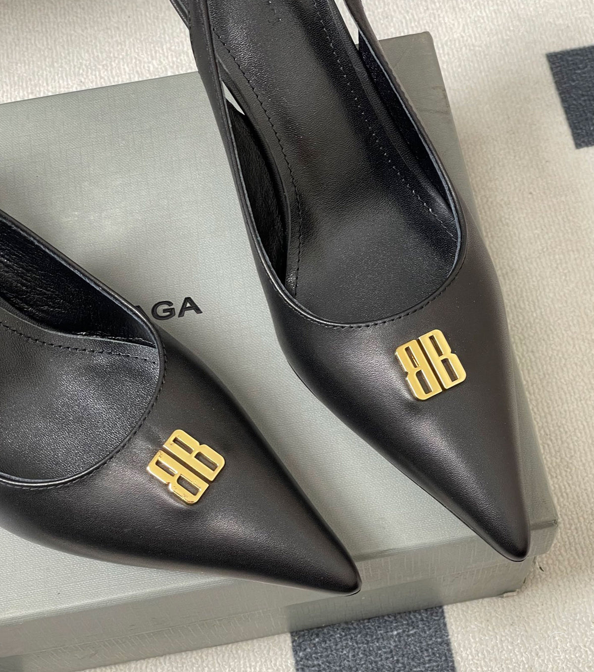 Полуотворени обувки на висок ток BB