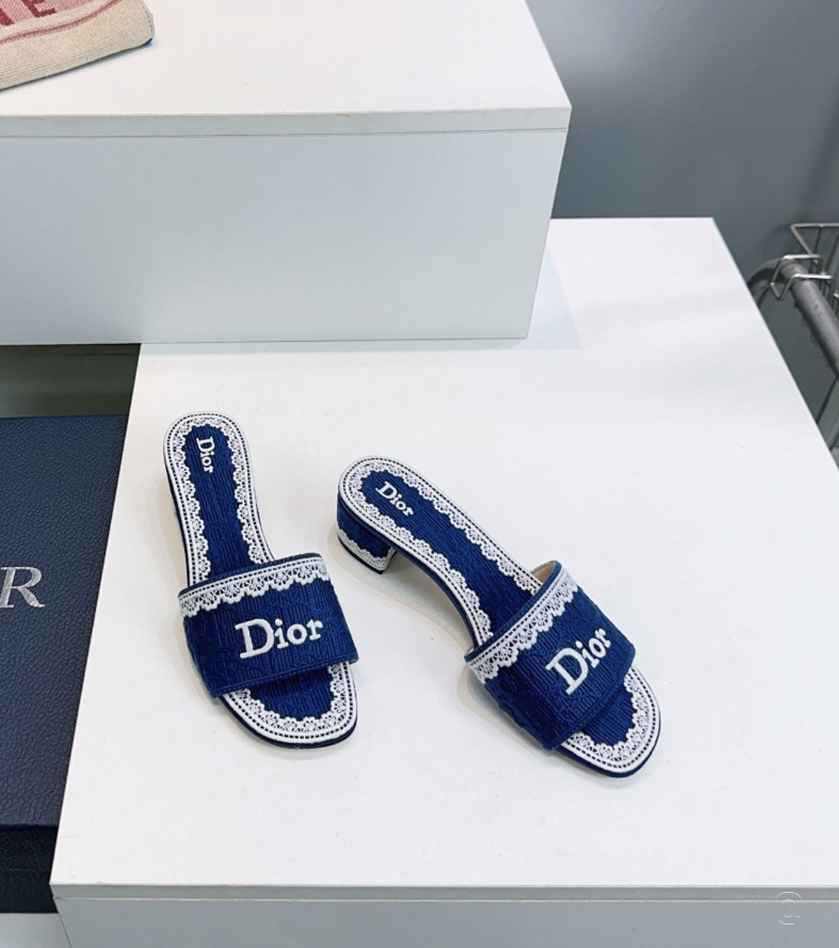 Dentelle Heeled Slide