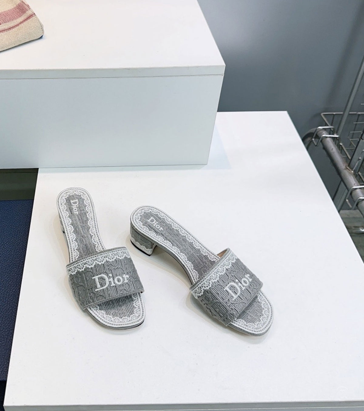 Dentelle Heeled Slide