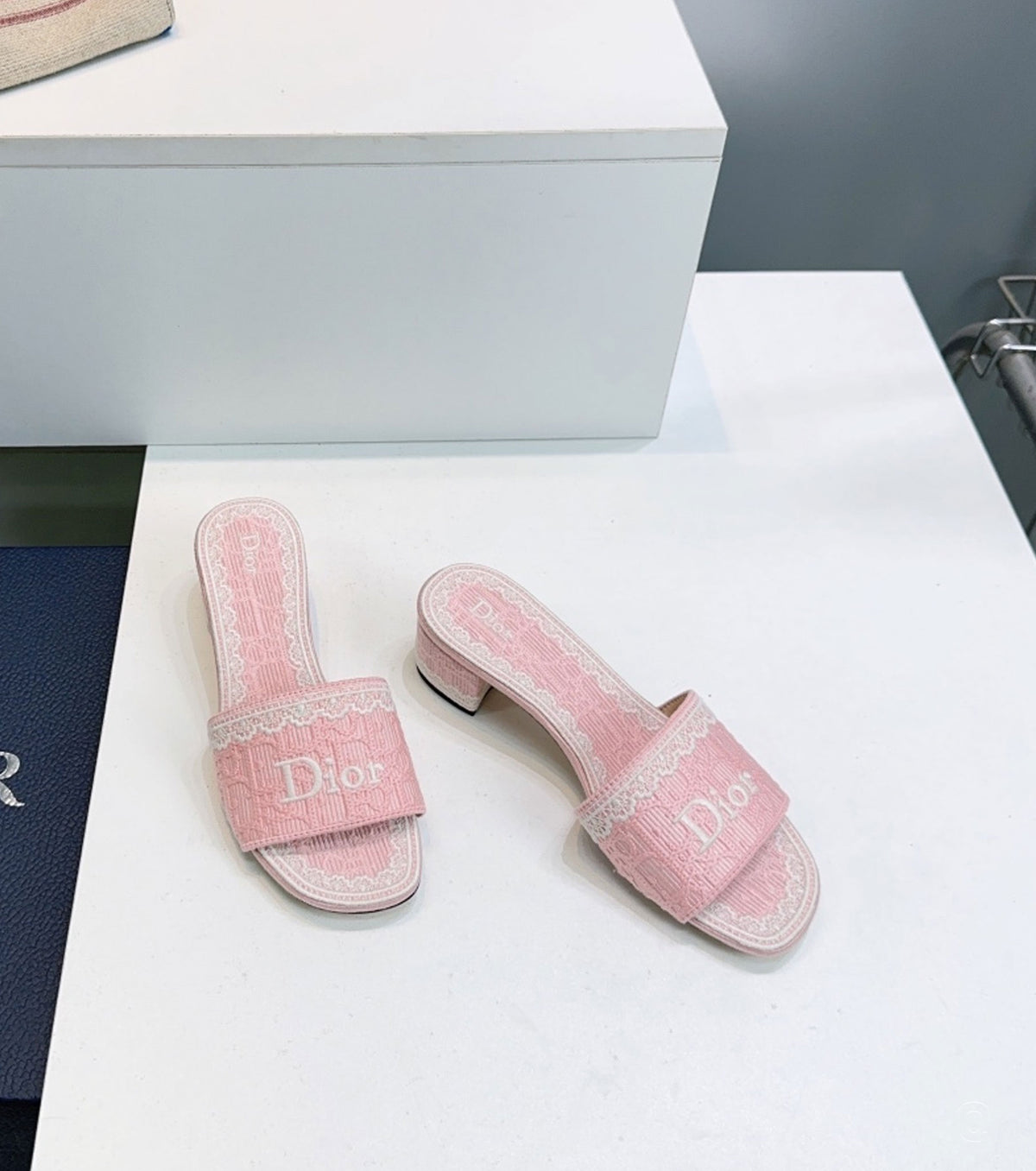 Dentelle Heeled Slide