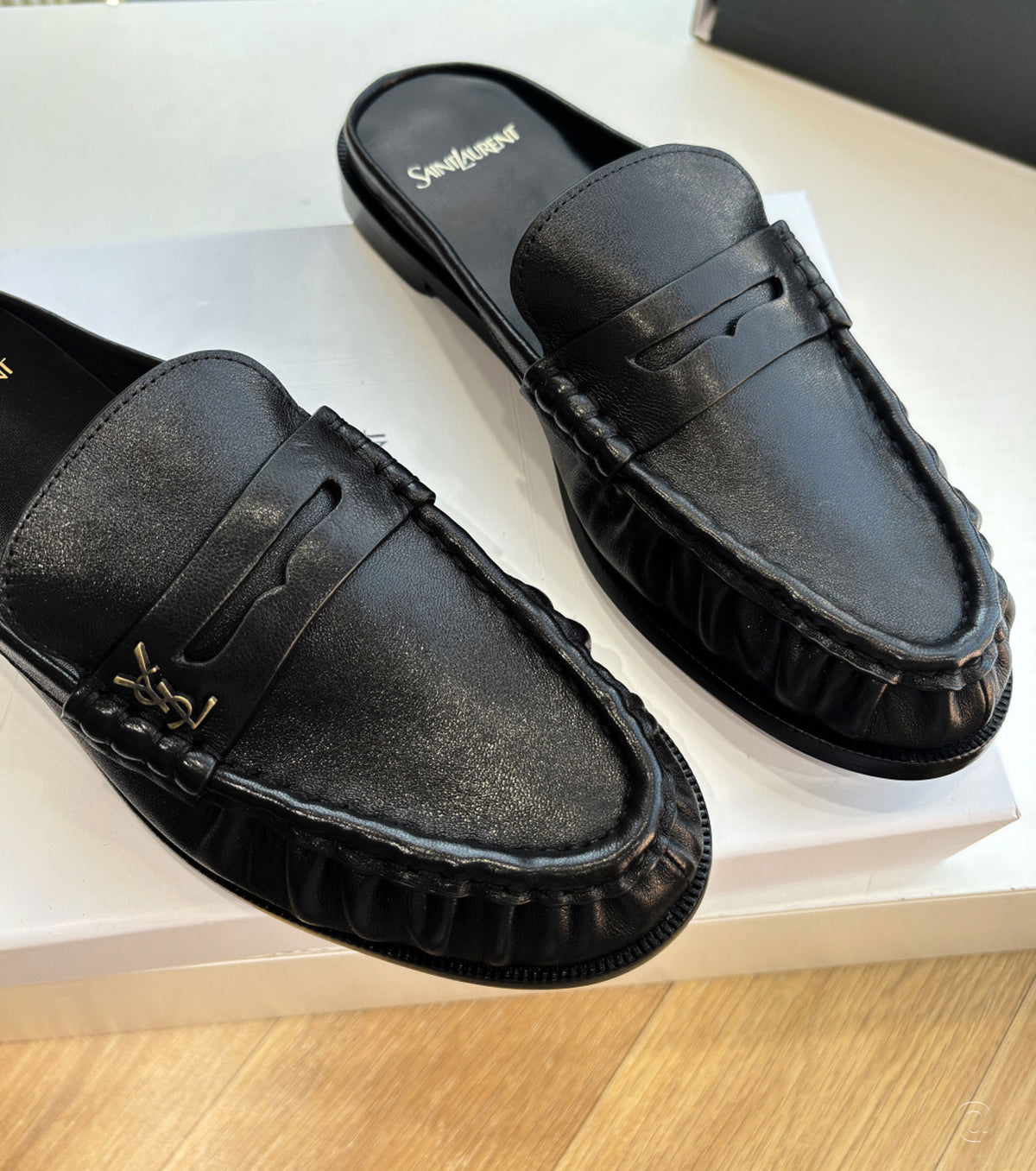 LE LOAFER mules