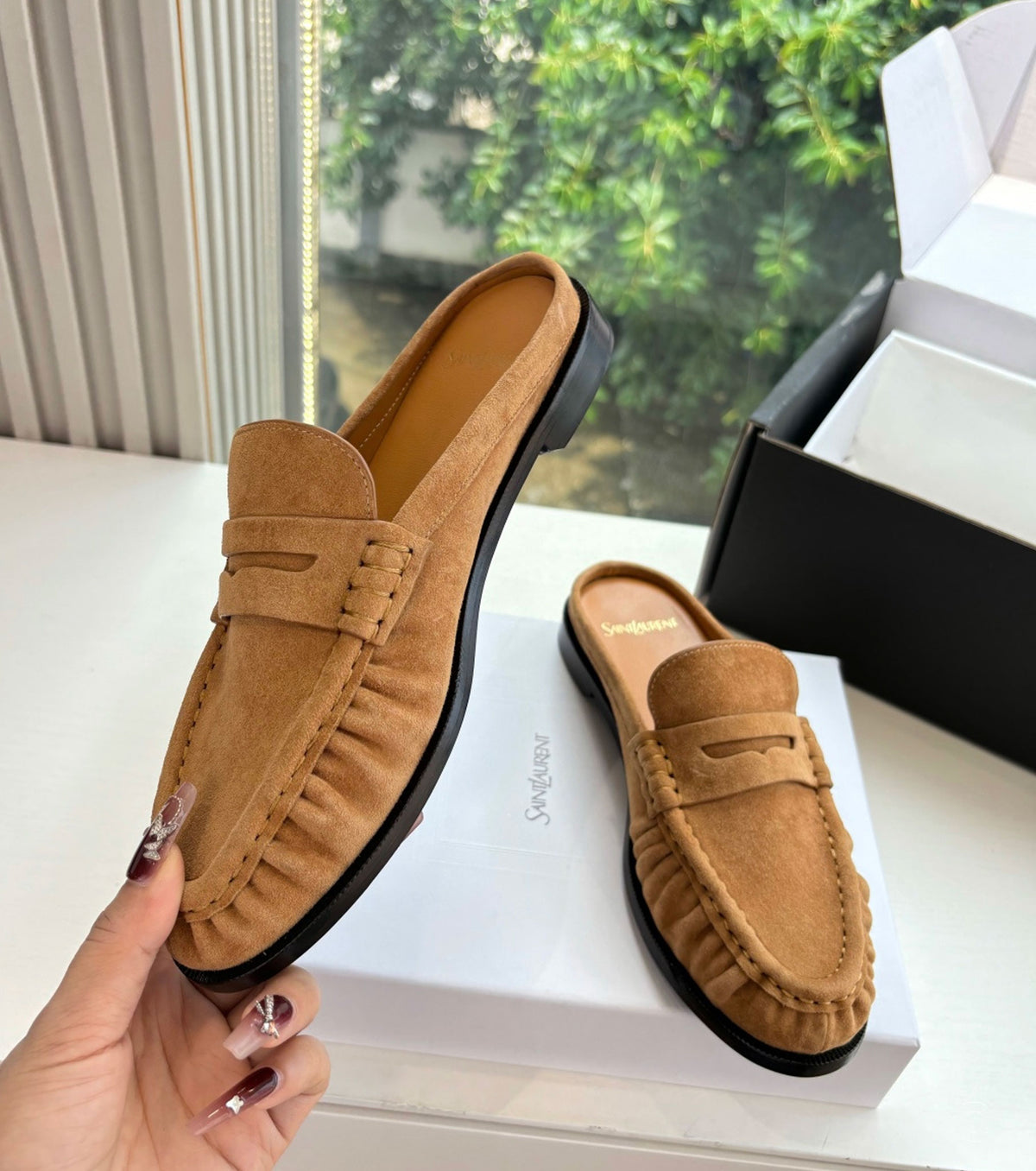 LE LOAFER mules