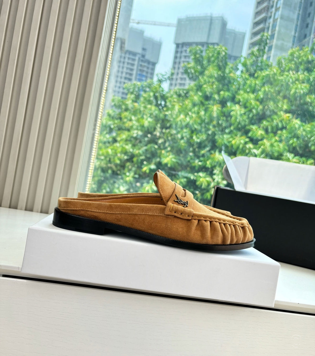 LE LOAFER mules