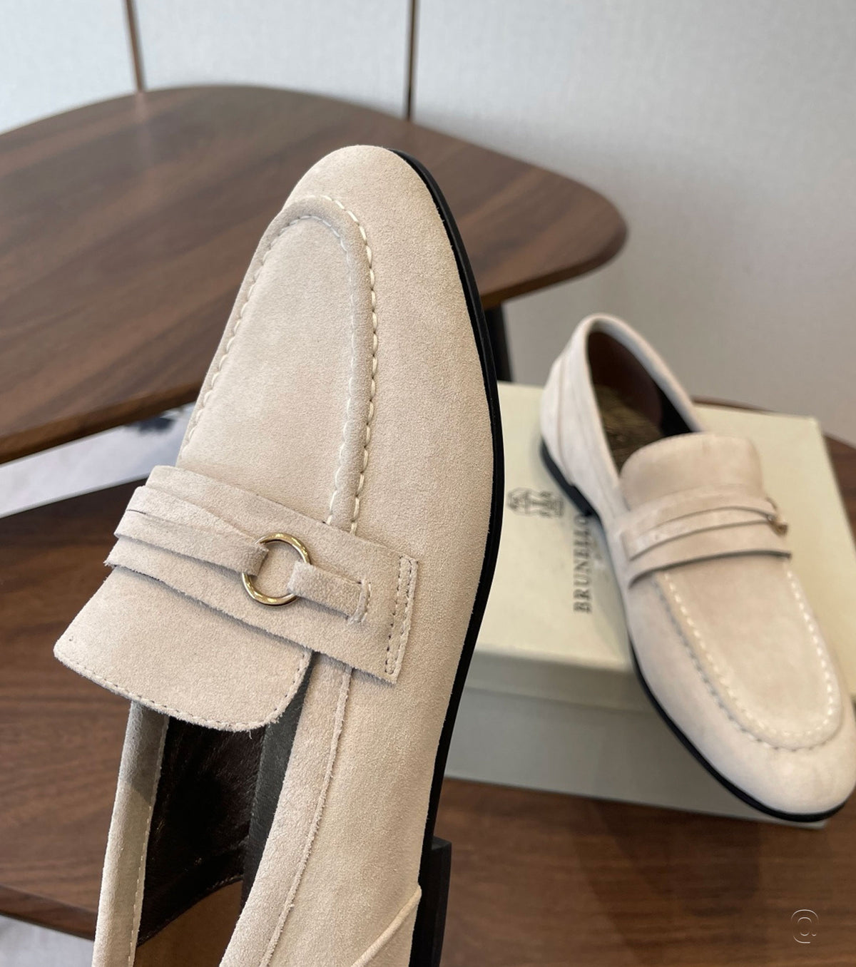 Велурени мокасини