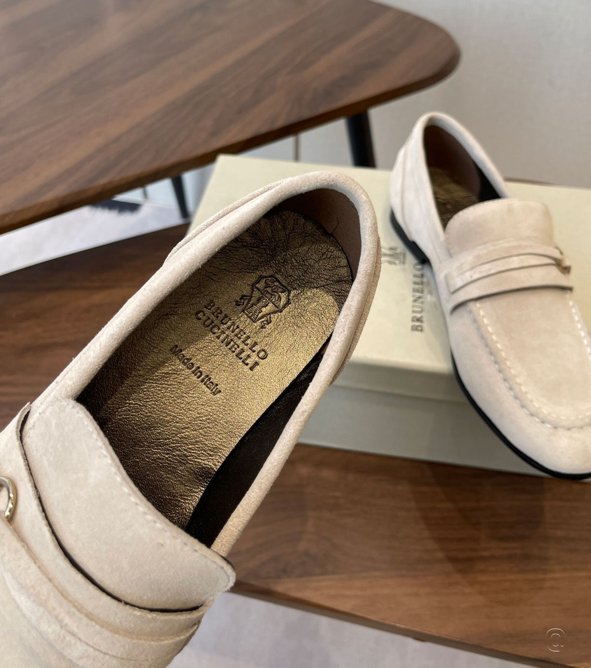 Велурени мокасини