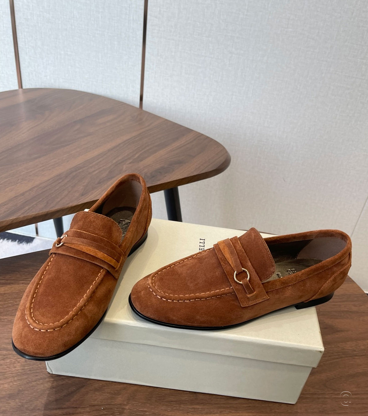 Велурени мокасини