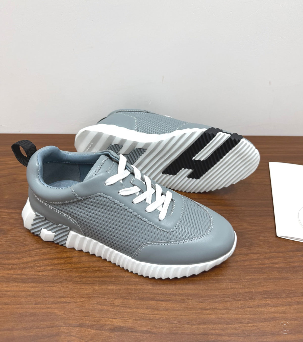 Bouncing sneaker