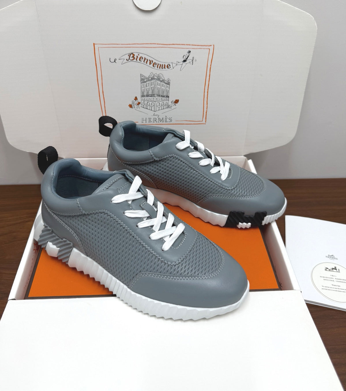 Bouncing sneaker