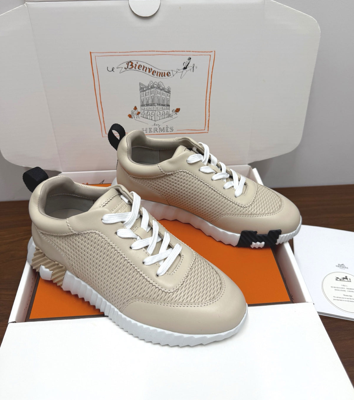 Bouncing sneaker
