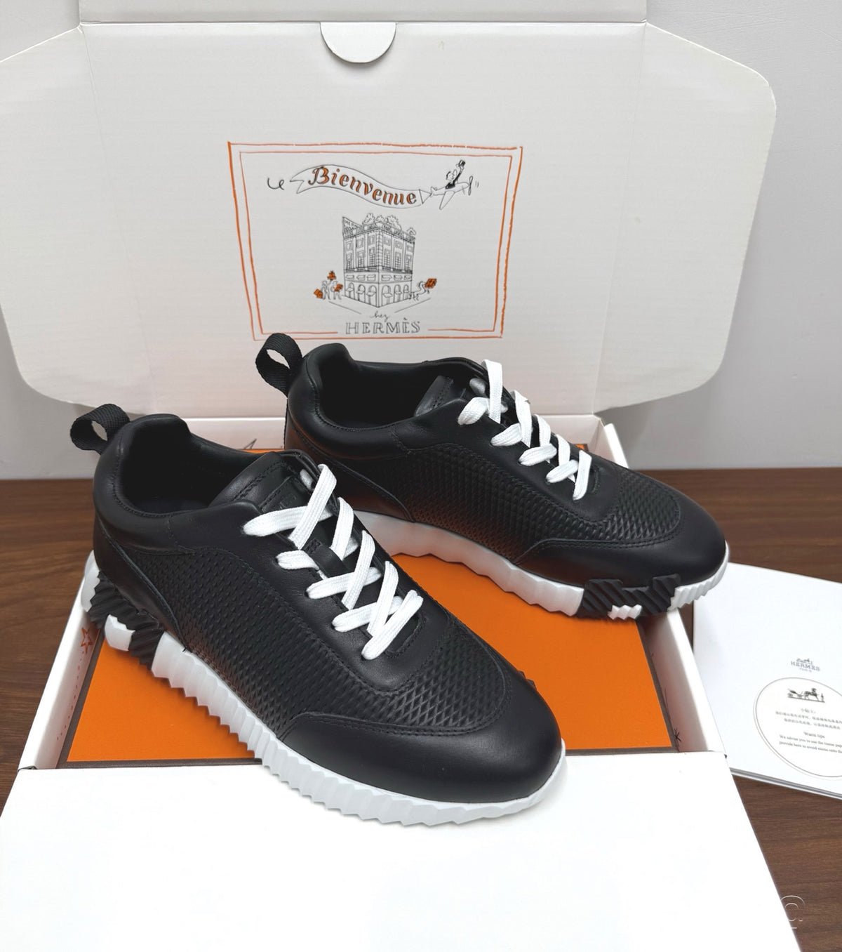 Bouncing sneaker