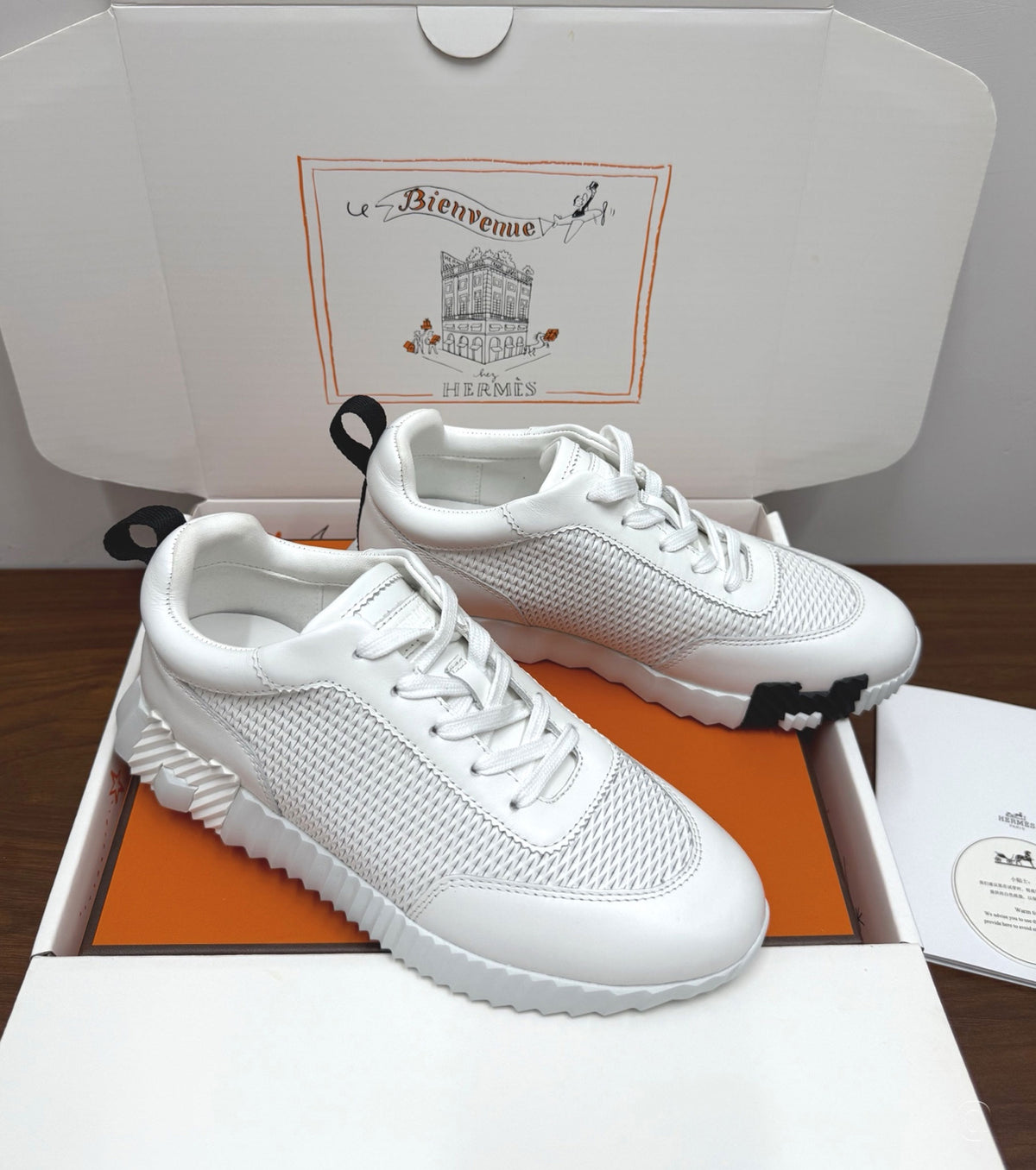 Bouncing sneaker