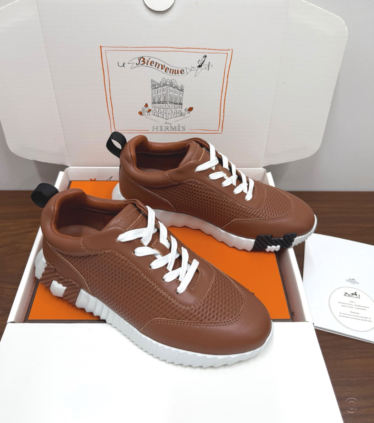 Bouncing sneaker