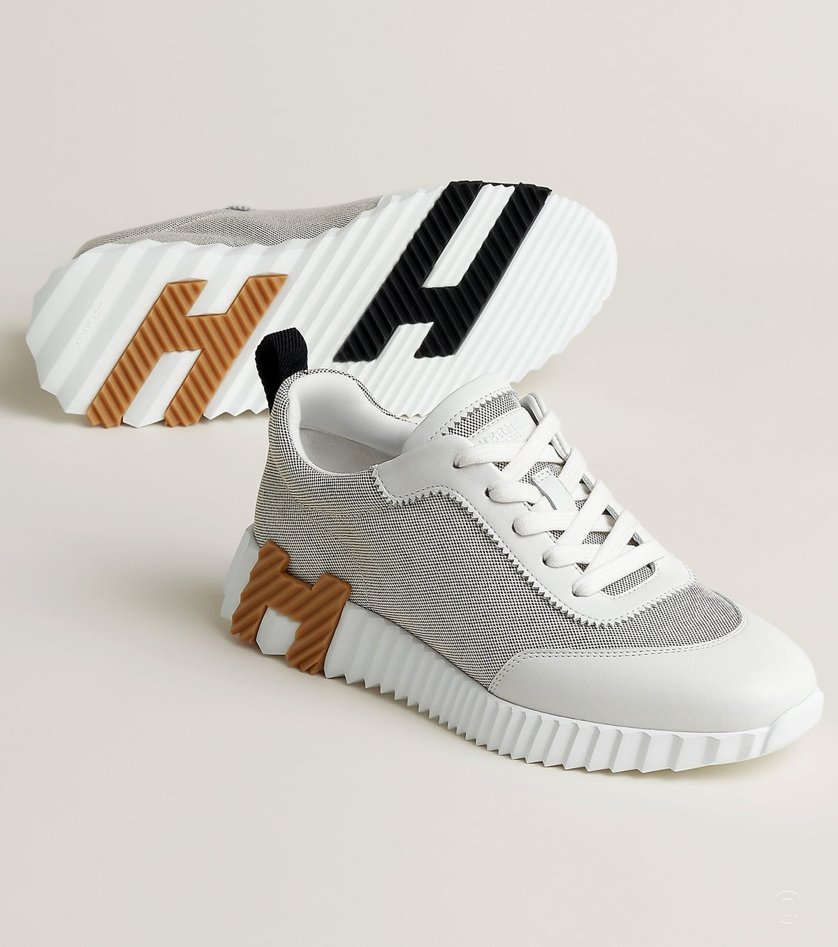 Bouncing sneaker