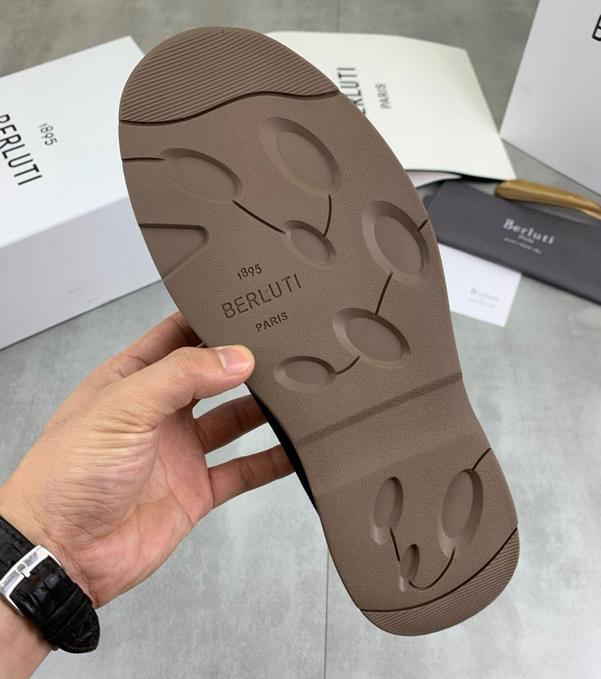 Велурени мокасини