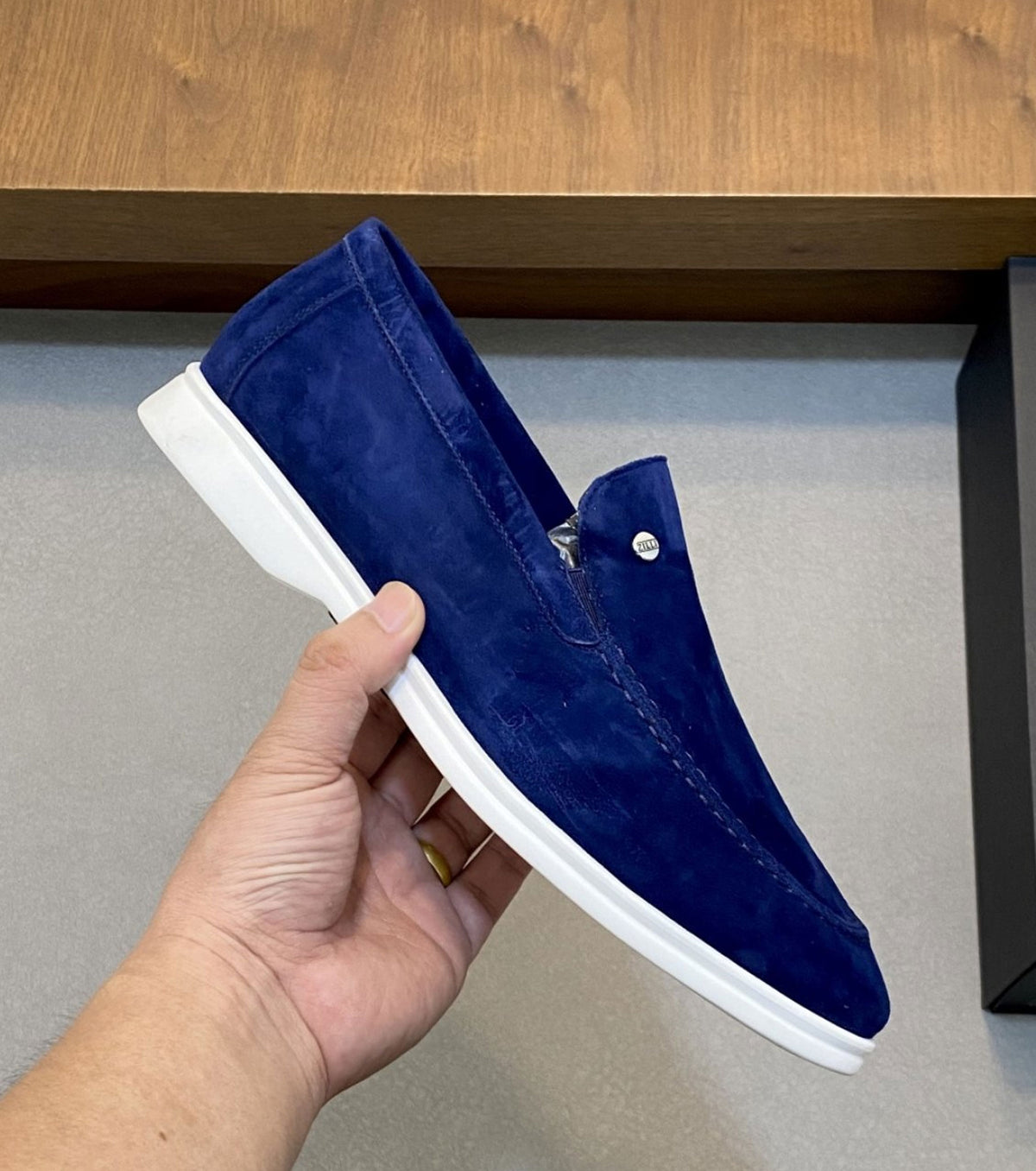 Велурени мокасини