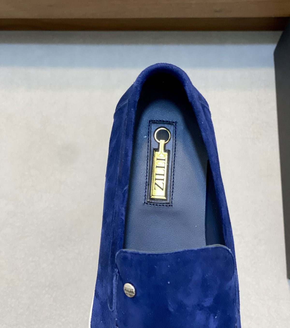 Велурени мокасини