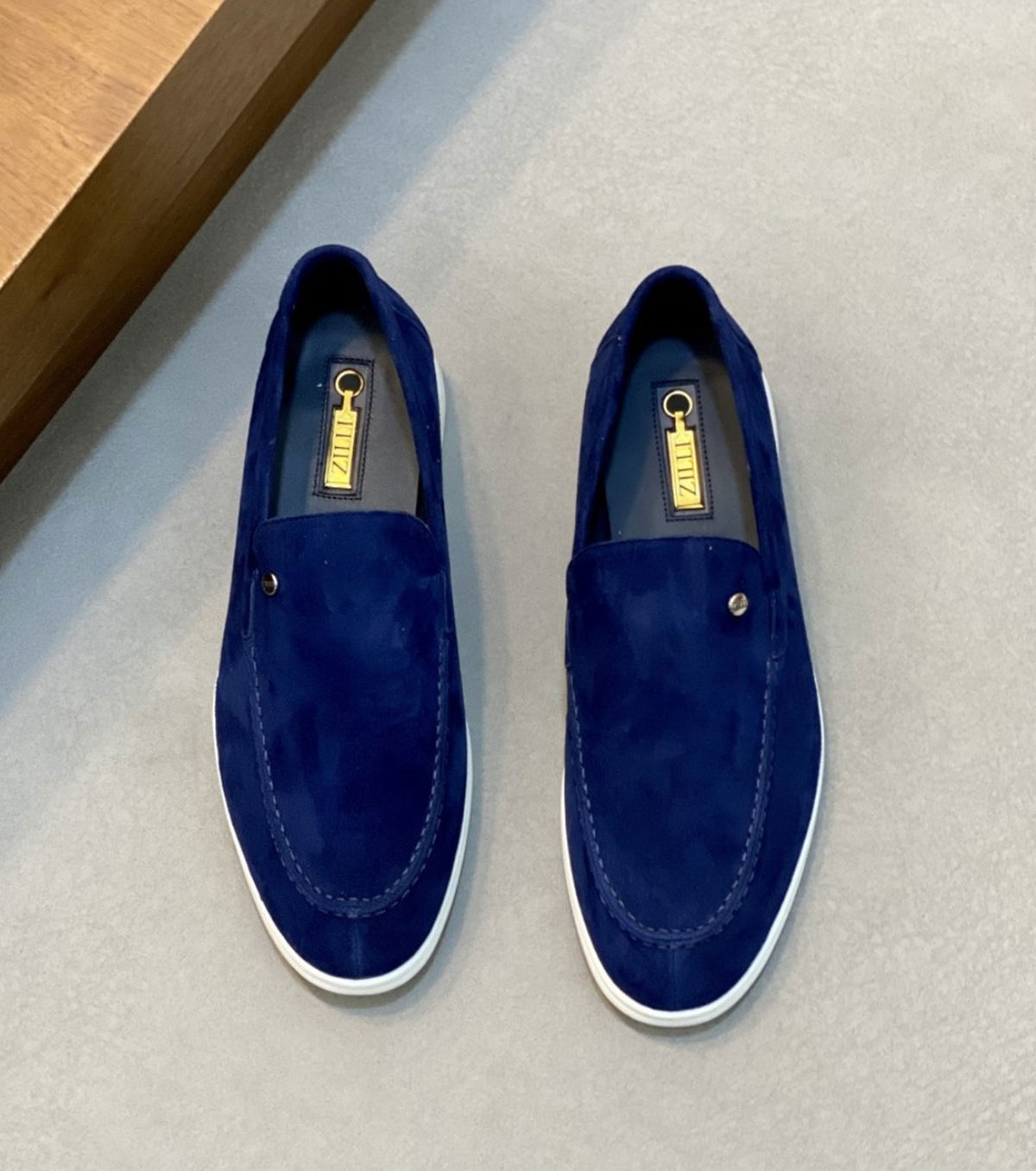 Велурени мокасини