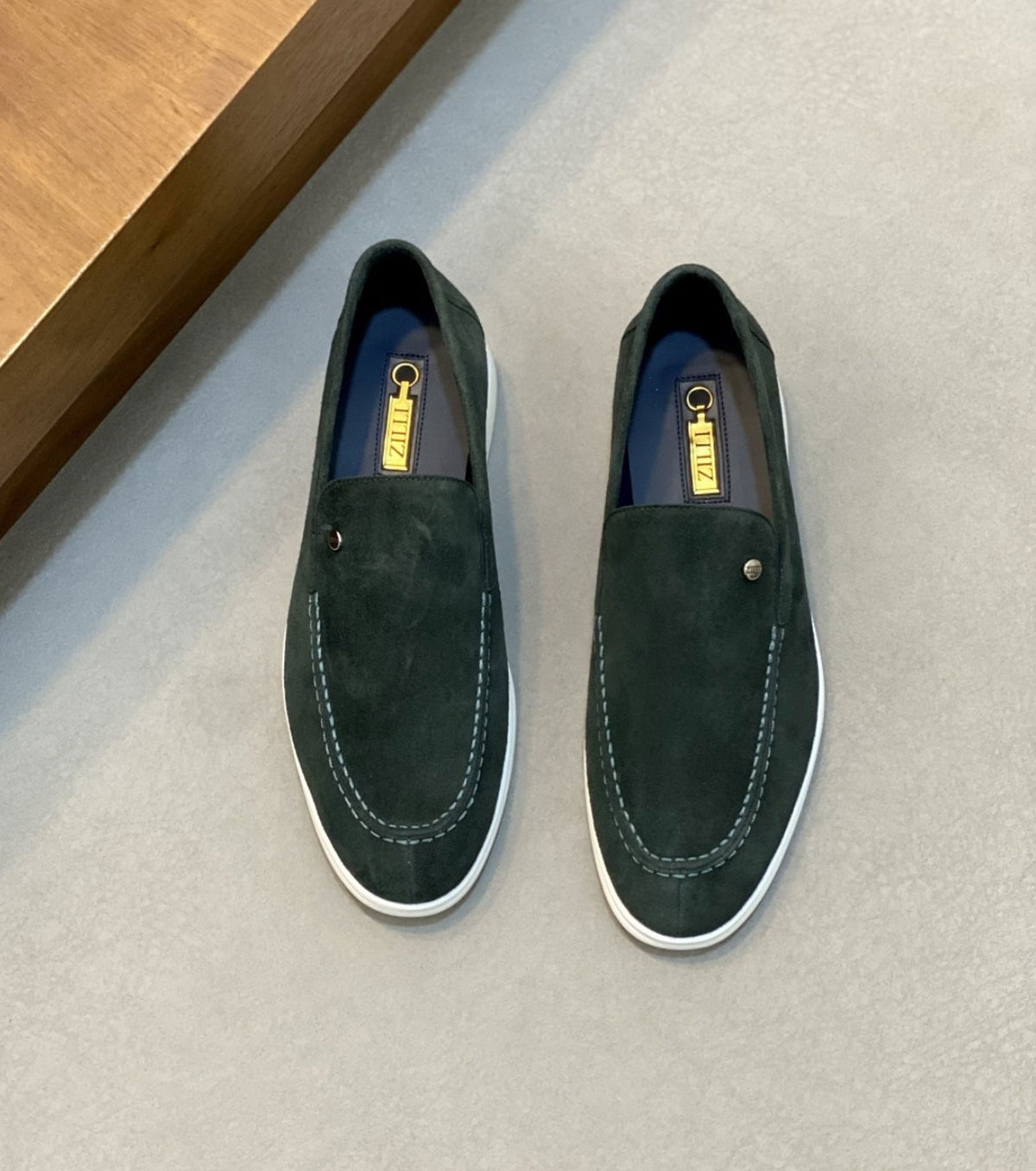 Велурени мокасини