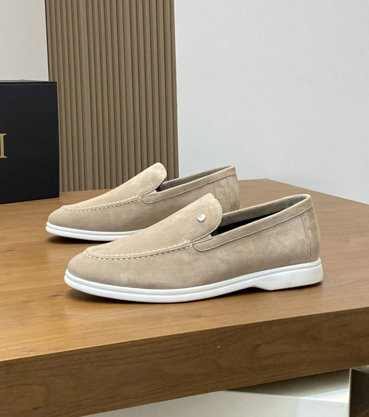 Велурени мокасини