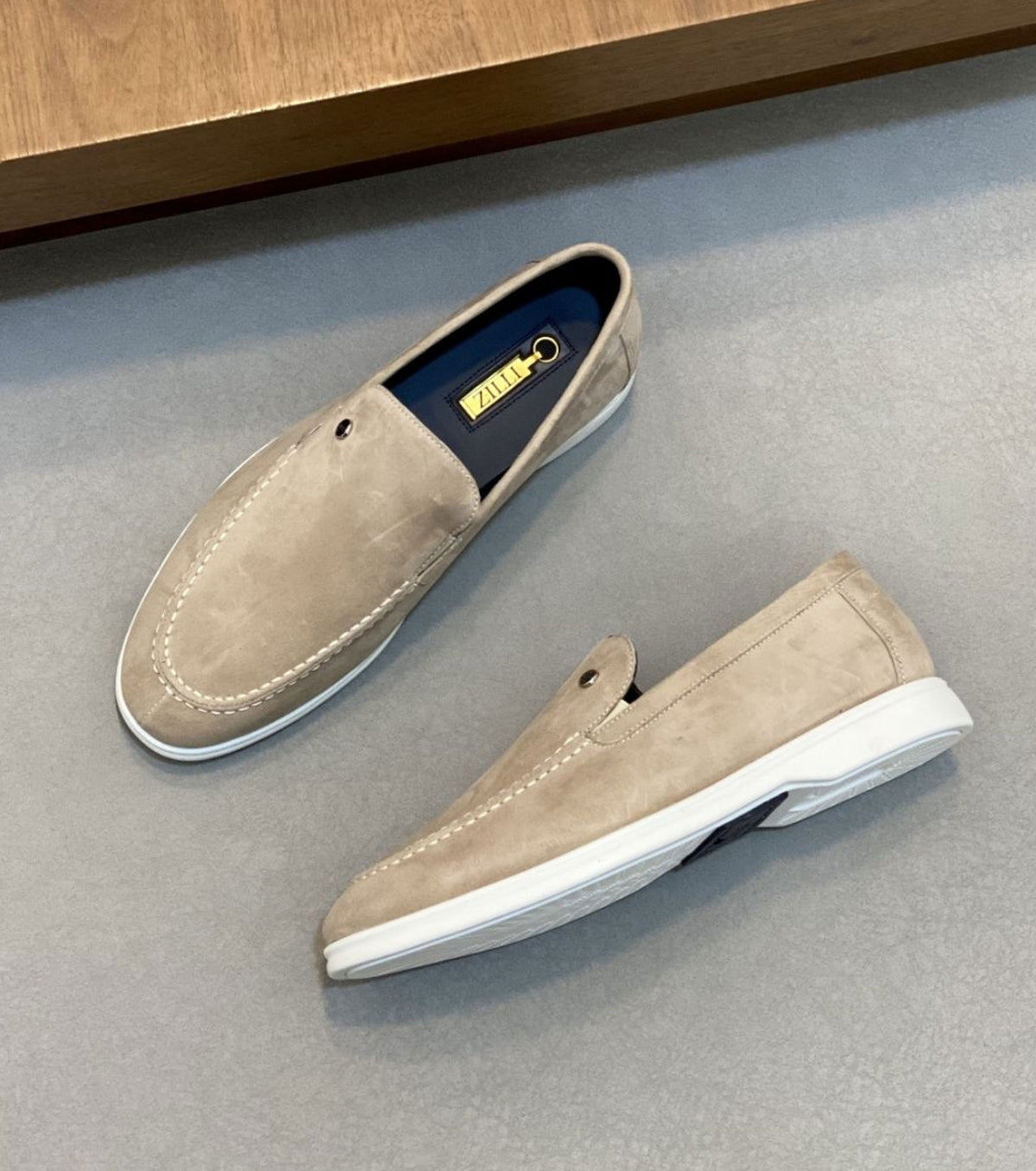 Велурени мокасини