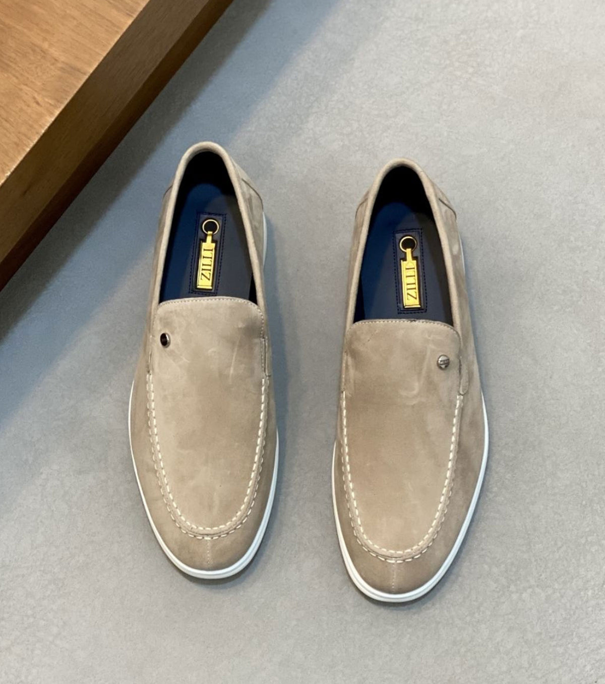 Велурени мокасини