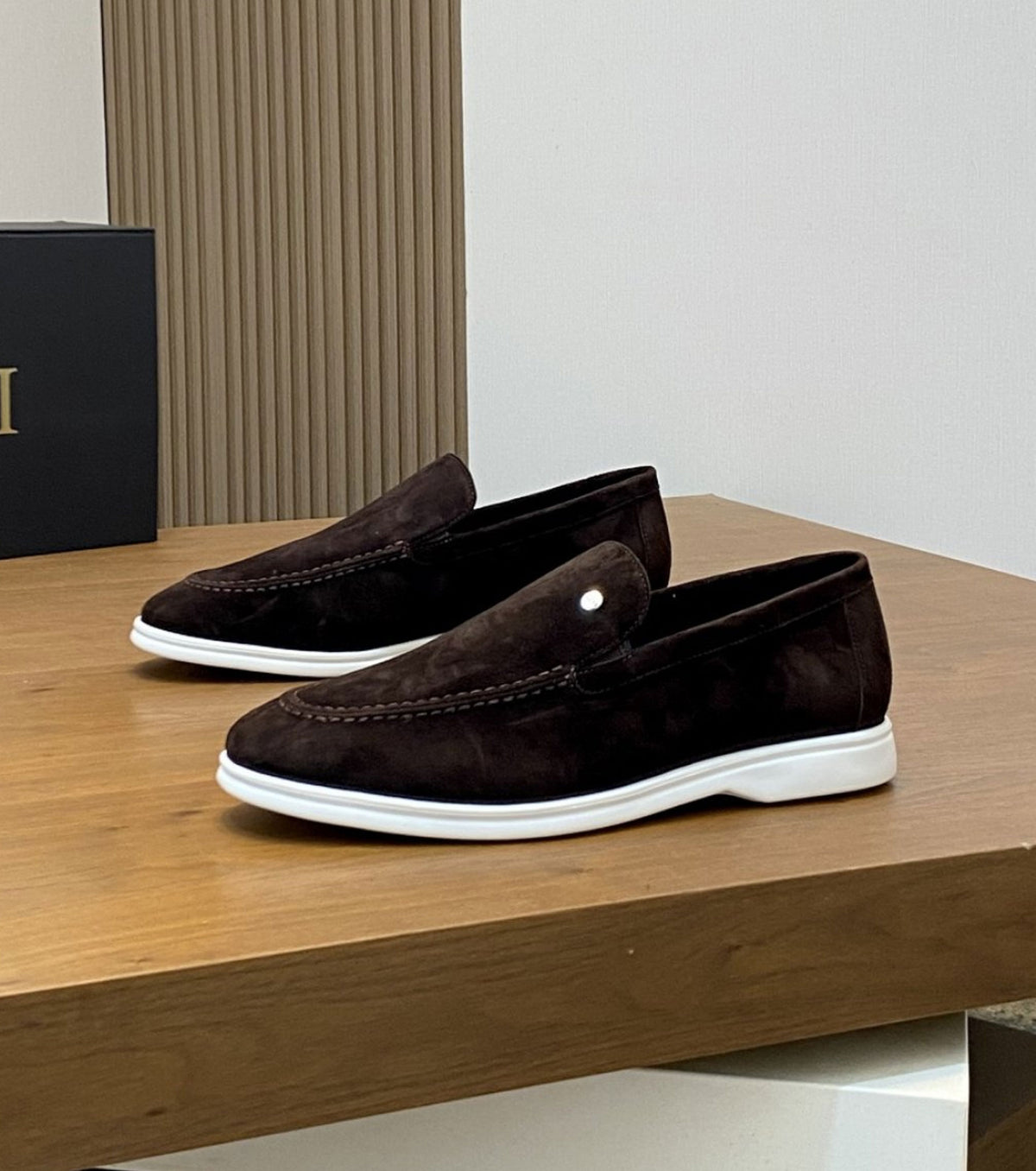 Велурени мокасини